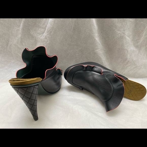 Fendi Leather Ruffle-Accented Mules - Picture 12 of 13